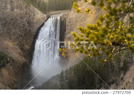 Yellowstone Waterfall in autumn 27972700