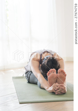 A lady who bends forward 27974759