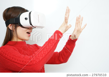 A young Japanese woman who is experiencing VR A young Japanese woman who is experiencing VR 27978510