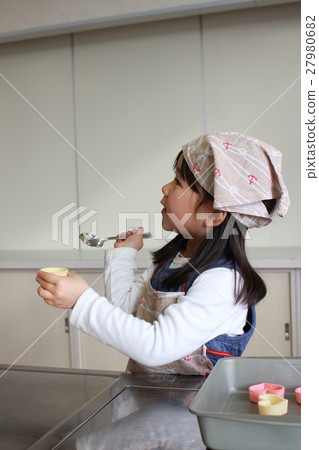 確認烹飪的女孩 確認烹飪的女孩 27980682