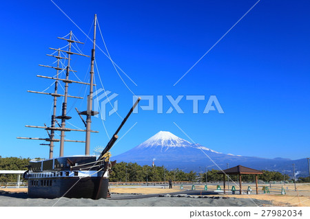 Fuji seen from the harbor park Fuji seen from the harbor park 27982034