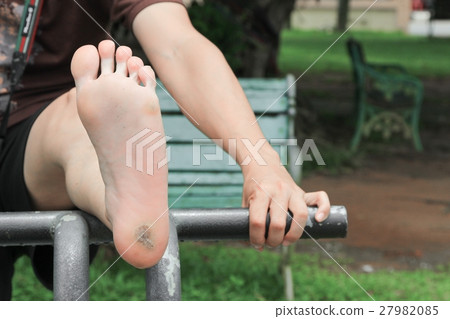 foot corn :Select focus with shallow depth of field. 27982085