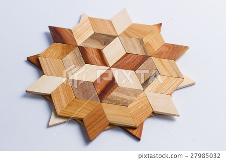 Stand under the hot pan or teapot. 27985032