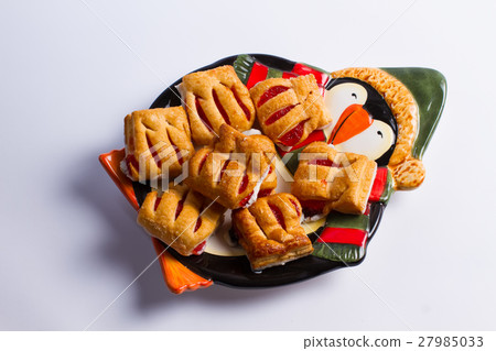 Children's biscuits . 27985033