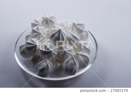 Silhouette of white meringue 27985379