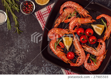 Grilled shrimps with lemon and rosemary. Grilled shrimps with lemon and rosemary. 27985503