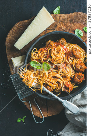 Spaghetti with meatballas, basil and parmesan 27987230
