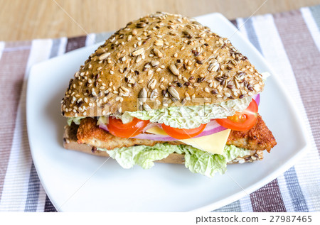 Triangle wholewheat-bun hamburger 27987465