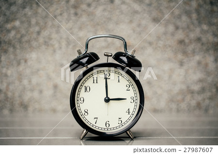 retro vintage clock at 3 o'clock 27987607