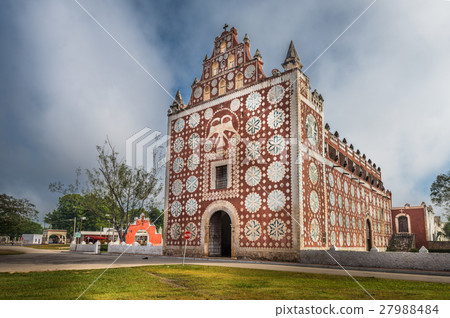 Uayma church, colonial architecture in Yucatan 27988484