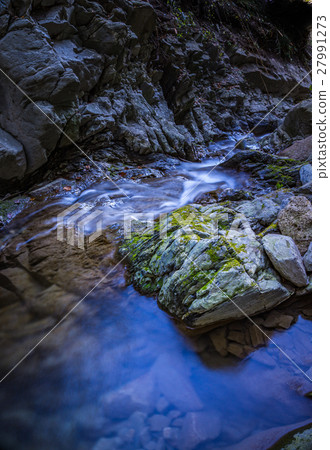 Small rocky stream with reflections of blue Small rocky stream with reflections of blue 27991273