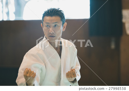 空手道 空的手 人物 27998538