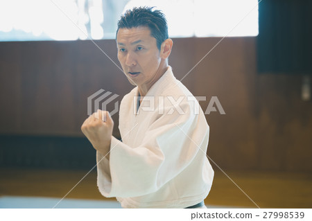 空手道 空的手 人物 27998539