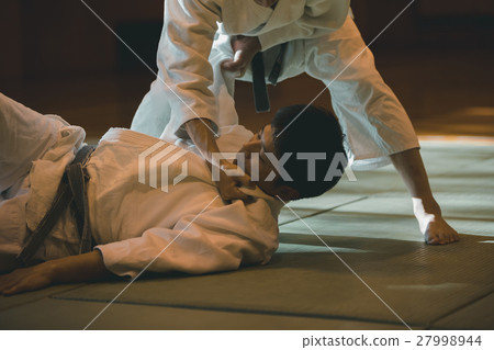 柔道 人 人物 27998944
