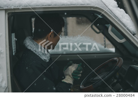 middle and old aged, worker, male 28000484