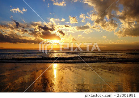 Coastal sunset · Katase Nishihama Beach Coastal sunset · Katase Nishihama Beach 28001991