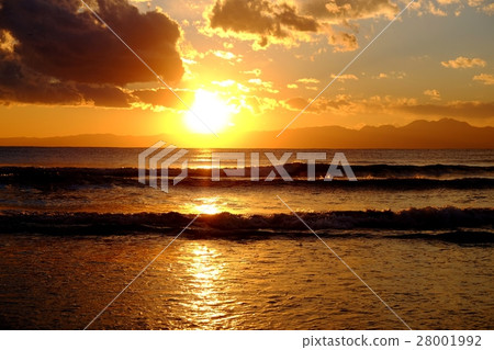 Coastal sunset · Katase Nishihama Beach Coastal sunset · Katase Nishihama Beach 28001992