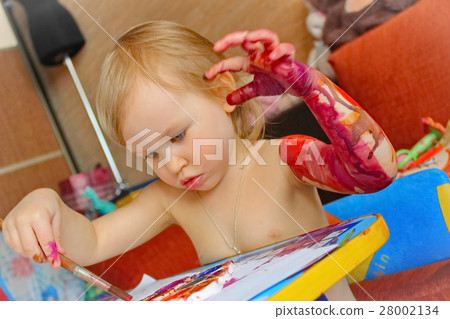 Girl Draws on itself Girl Draws on itself 28002134