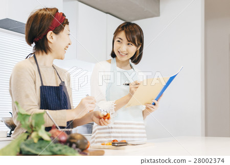 Woman cooking Woman cooking 28002374