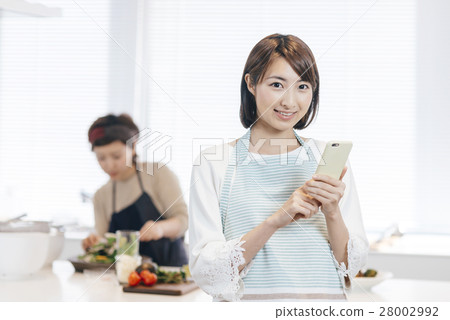 Woman cooking Woman cooking 28002992