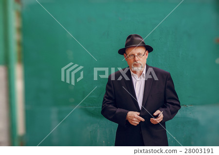 old man in field old man in field 28003191