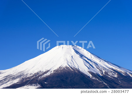 在寒冷的冬季，富士山 28003477