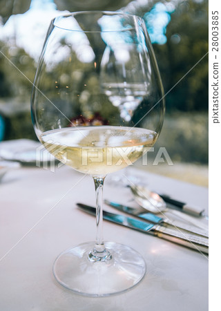 白葡萄酒,White wine 28003885