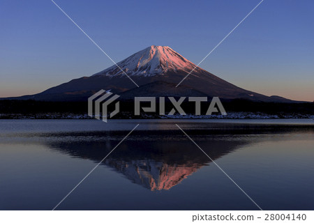 Red Lantern Fuji from the Shimpo Lake Red Lantern Fuji from the Shimpo Lake 28004140