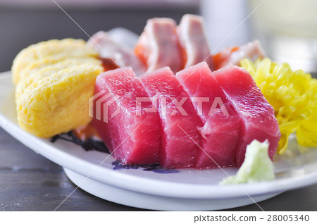 raw fish or raw tuna dish, Japanese style raw fish or raw tuna dish, Japanese style 28005340