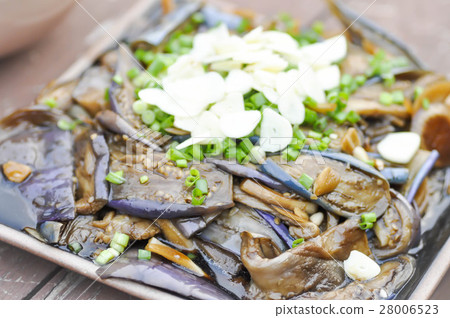 Stir-Fried eggplant with shallot 28006523