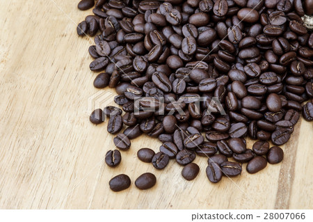 Hot coffee on the wood and roast coffee bean. Hot coffee on the wood and roast coffee bean. 28007066