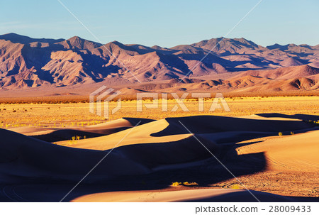 Sand dunes 28009433