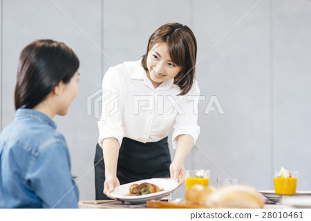 Food women 28010461