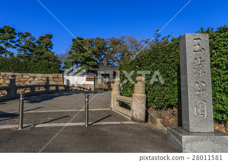 Asahiga和Asahi橋樑風景在高松城堡在秋天 28011581