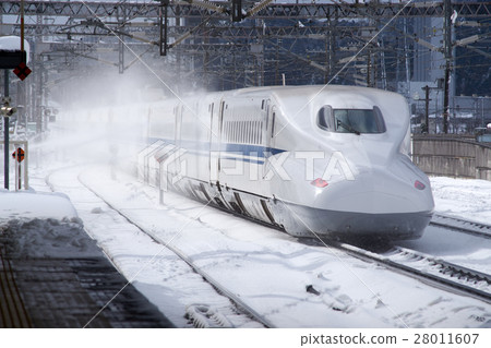 700條線路穿過Maizuhara車站，下大雪 28011607