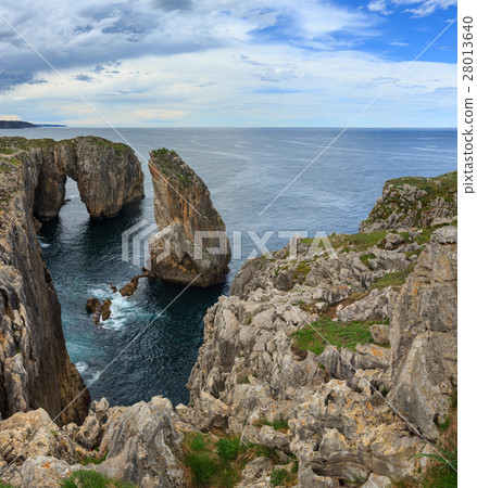 Bay of Biscay rocky coast, Spain. 28013640