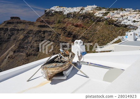 Old wooden boat on roof in Firostefani, Santorini Old wooden boat on roof in Firostefani, Santorini 28014923