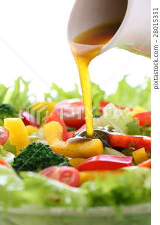 Dressing vegetable salad 28015351