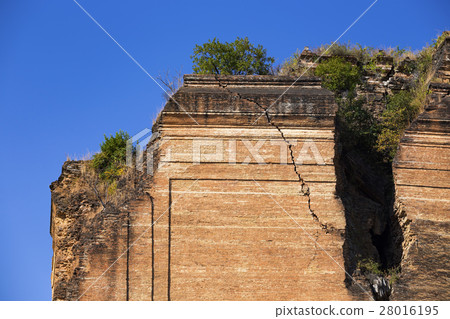 Ruined Pagoda in Mingun Paya / Mantara Gyi Paya 28016195