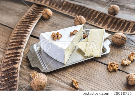 Brie cheese with nuts Brie cheese with nuts 28018735