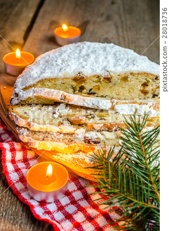 Stollen cake 28018736