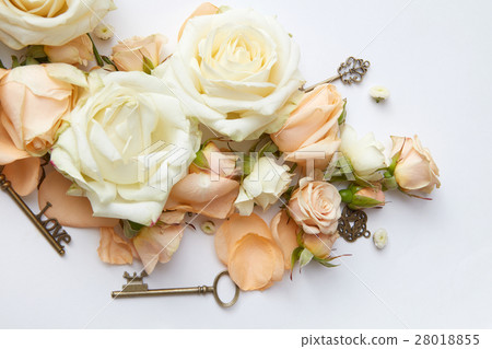 Red roses with key Red roses with key 28018855