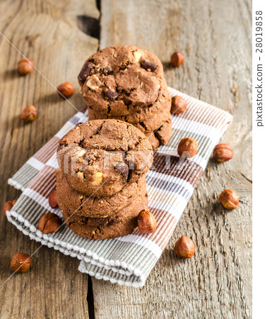 Dark chocolate and hazelnut cookies 28019858