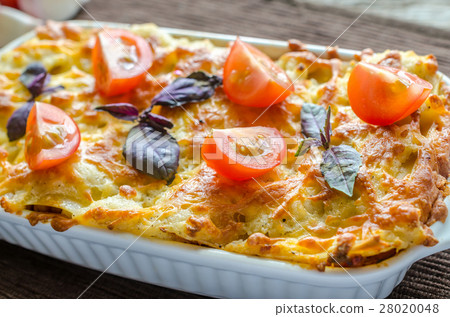 Lasagna with cherry tomatoes 28020048