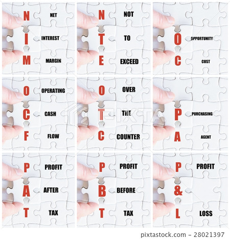 Hand of business man completing the puzzle 28021397