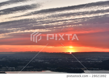 Solar pole and overlooking the city 28021892