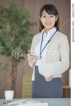 有的女實業家文件和微笑 28022788