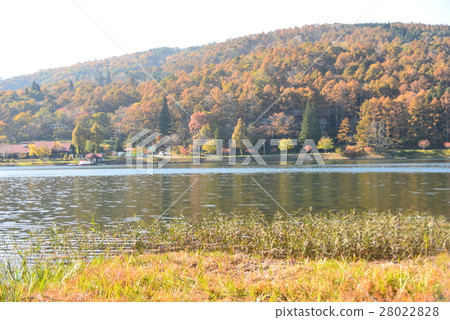Late autumn of the Holy Lake 28022828