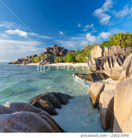 Beautiful Anse Source d'Argent tropical beach, La 28023048