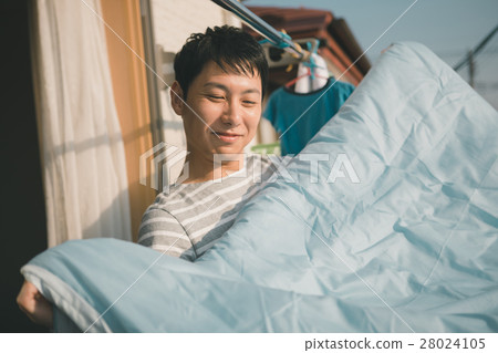 drying a futon, gents, male 28024105